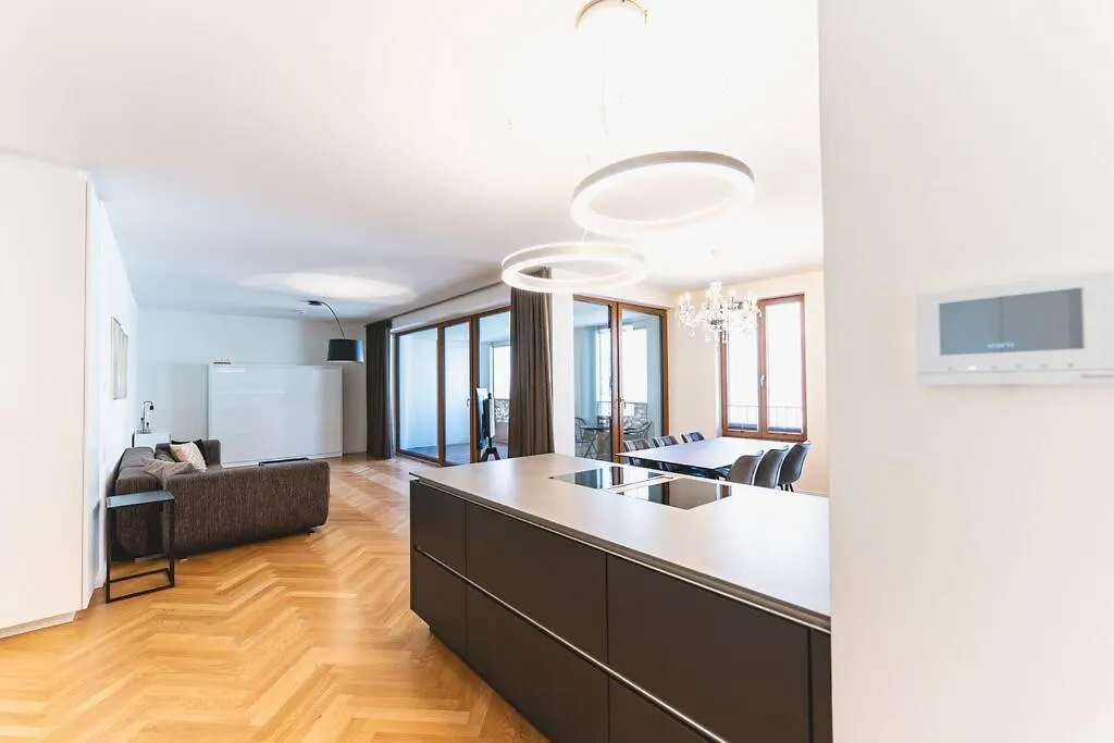 Tip! 120 Qm Apartment Direkt Am Neumarkt Dresden
