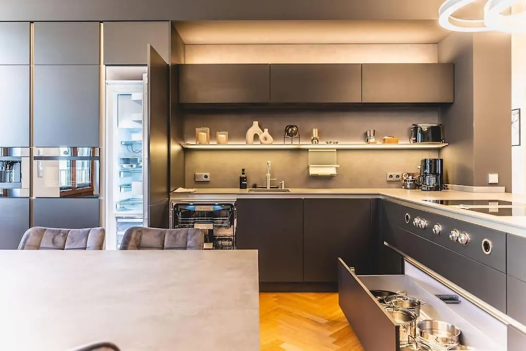 Tip! 120 Qm Apartment Direkt Am Neumarkt Dresden Germany